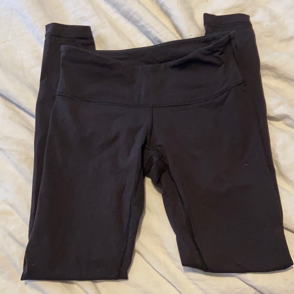 Lulu Lemon black basic legging.